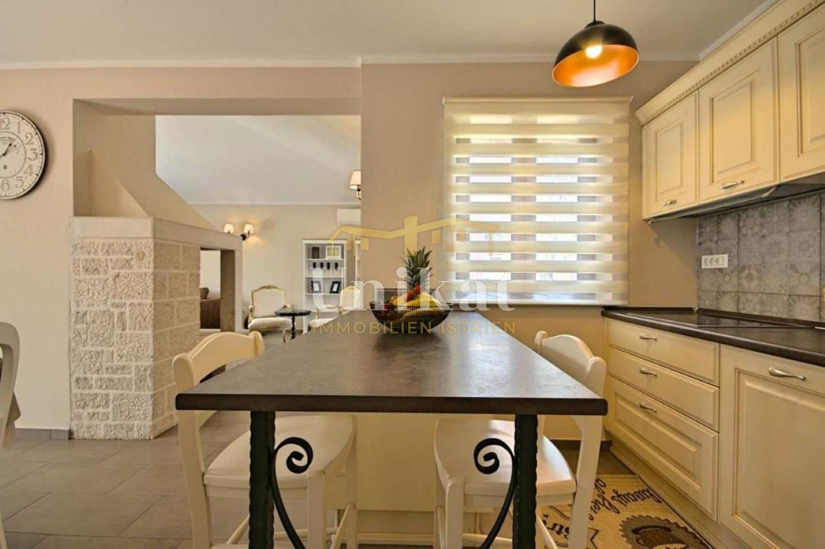 Casa con piscina vicino a Poreč